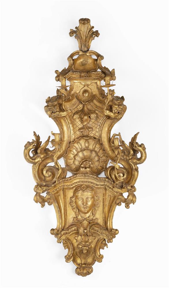 A PAIR OF ITALIAN CARVED GILTWOOD HANGING CORNER WALL BRACKETS OR GIRANDOLES, 19TH CENTURY - Image 2 of 8