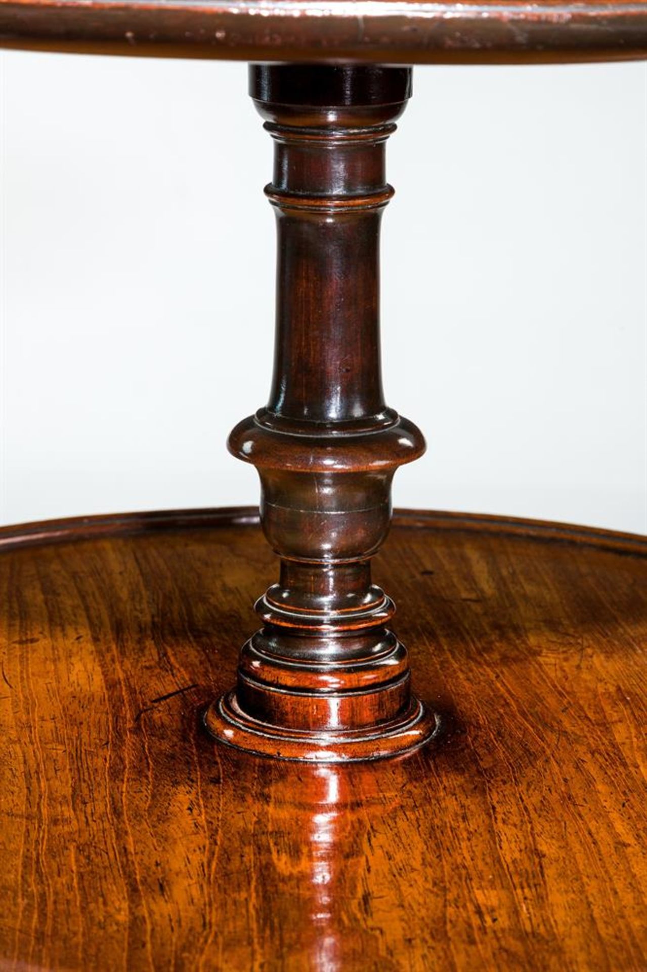 A GEORGE III MAHOGANY DUMB WAITER, SECOND HALF 18TH CENTURY - Image 2 of 3