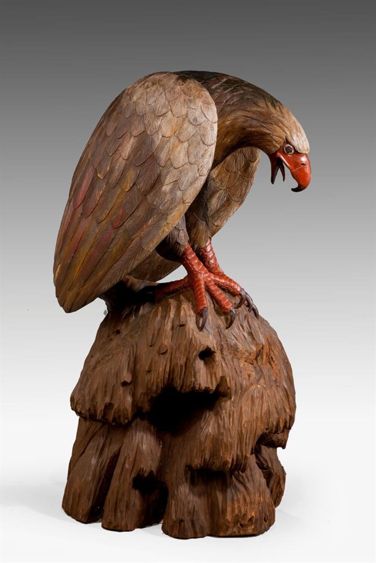 A JAPANESE CARVED WOOD AND PAINTED MODEL OF AN EAGLE, LATE 19TH/EARLY 20TH CENTURY - Image 3 of 5