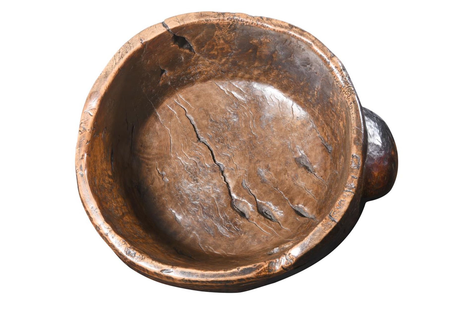 A CARVED WOOD, TWO HANDLED BOWL 17TH/ 18TH CENTURY - Image 3 of 5