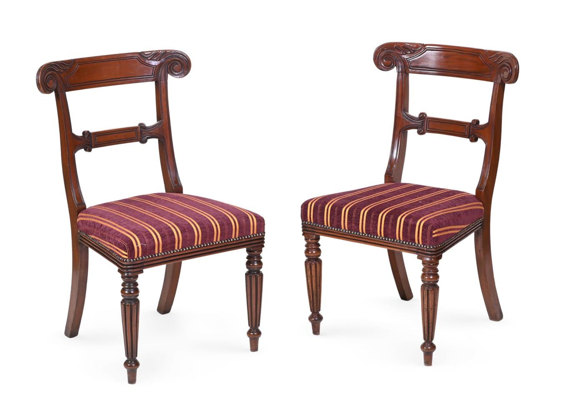 A SET OF TWENTY-TWO MAHOGANY AND UPHOLSTERED DINING CHAIRS 20TH CENTURY - Bild 8 aus 13