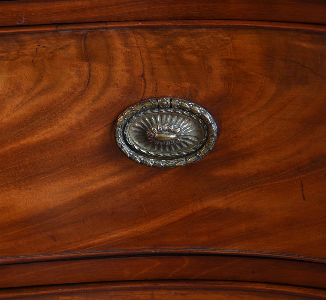 A GEORGE III MAHOGANY SERPENTINE COMMODE, CIRCA 1770 - Image 5 of 5