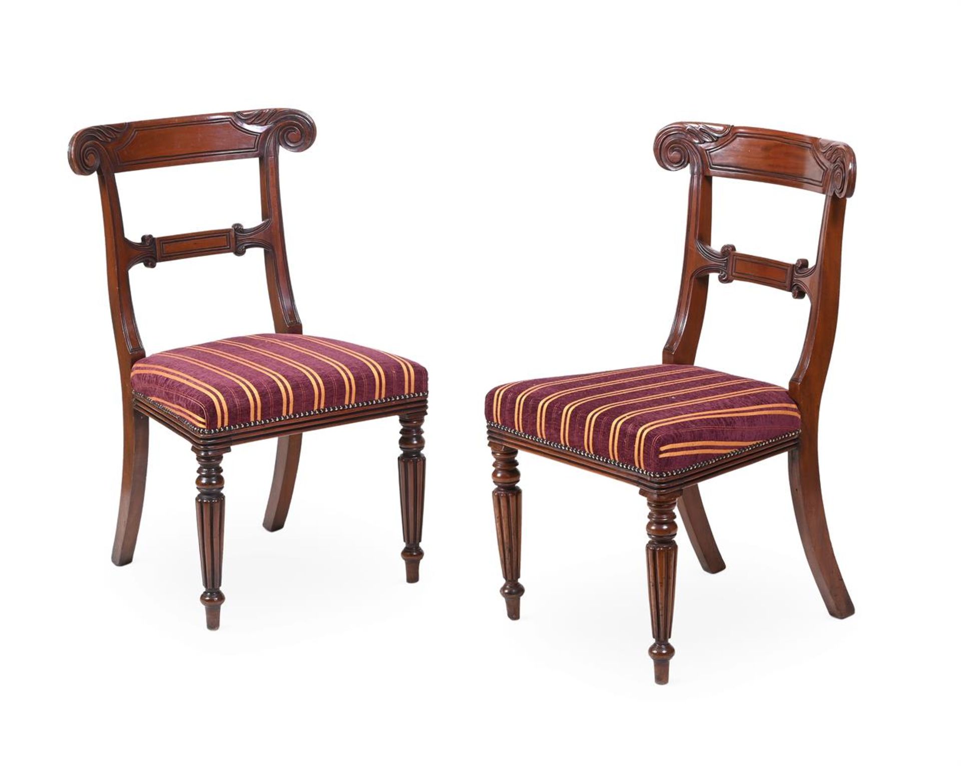 A SET OF TWENTY-TWO MAHOGANY AND UPHOLSTERED DINING CHAIRS 20TH CENTURY - Bild 9 aus 13