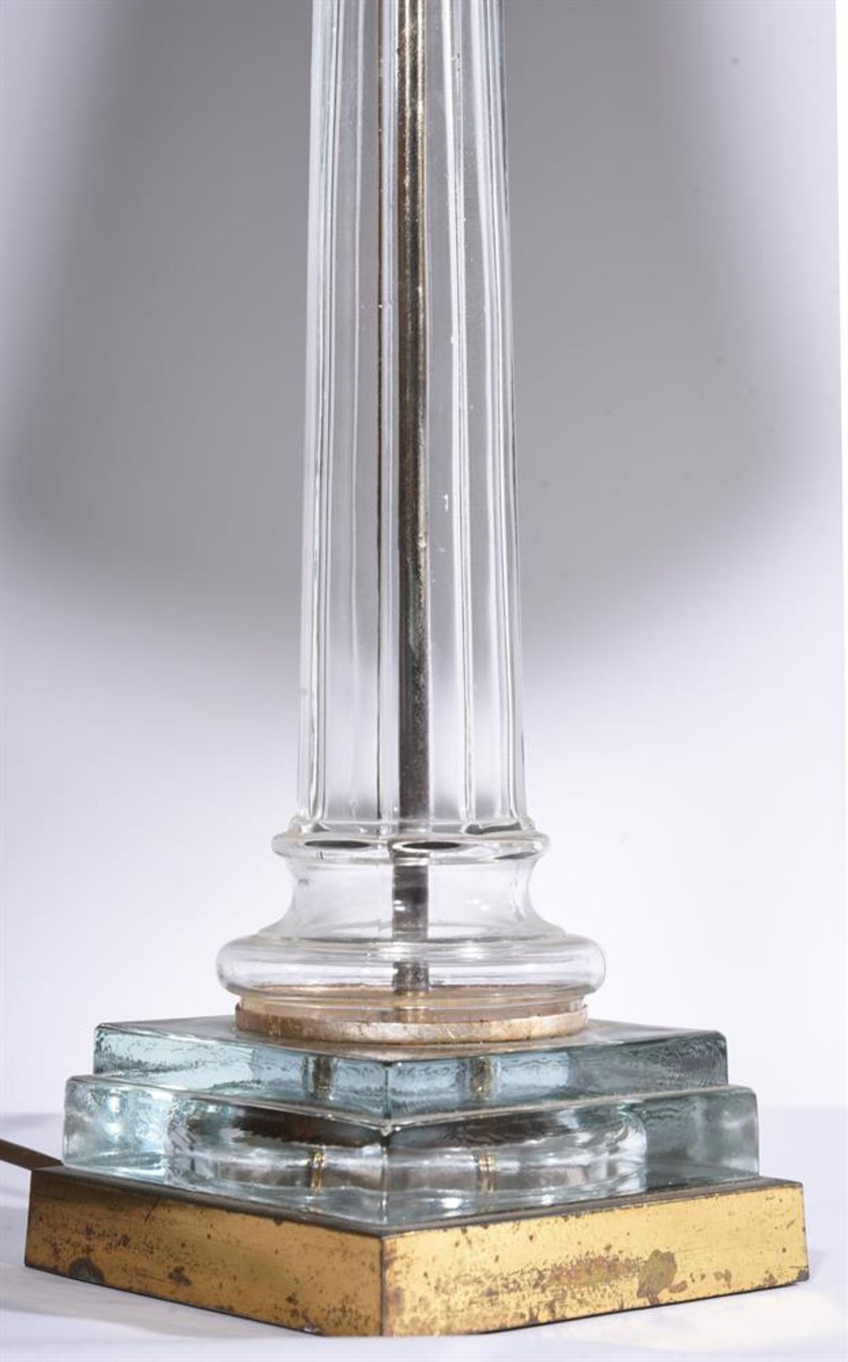 A PAIR OF GLASS DORIC COLUMNAR LAMPS - Bild 2 aus 2