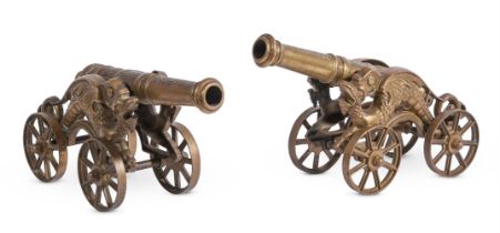 A PAIR OF BRASS SALUTING CANNONS, 20TH CENTURY