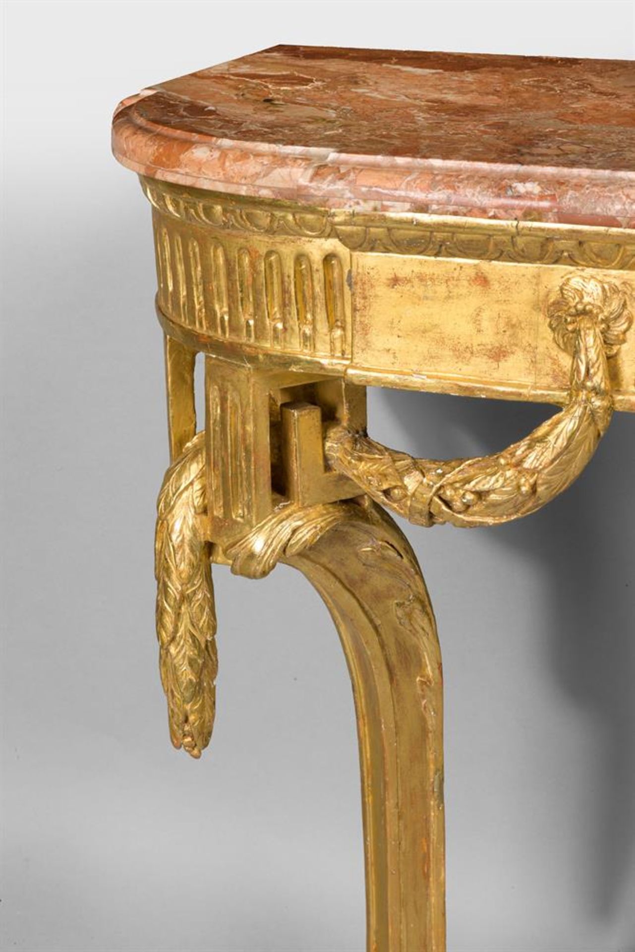 A LOUIS XVI GILTWOOD CONSOLE TABLE, LATE 18TH CENTURY - Bild 3 aus 4