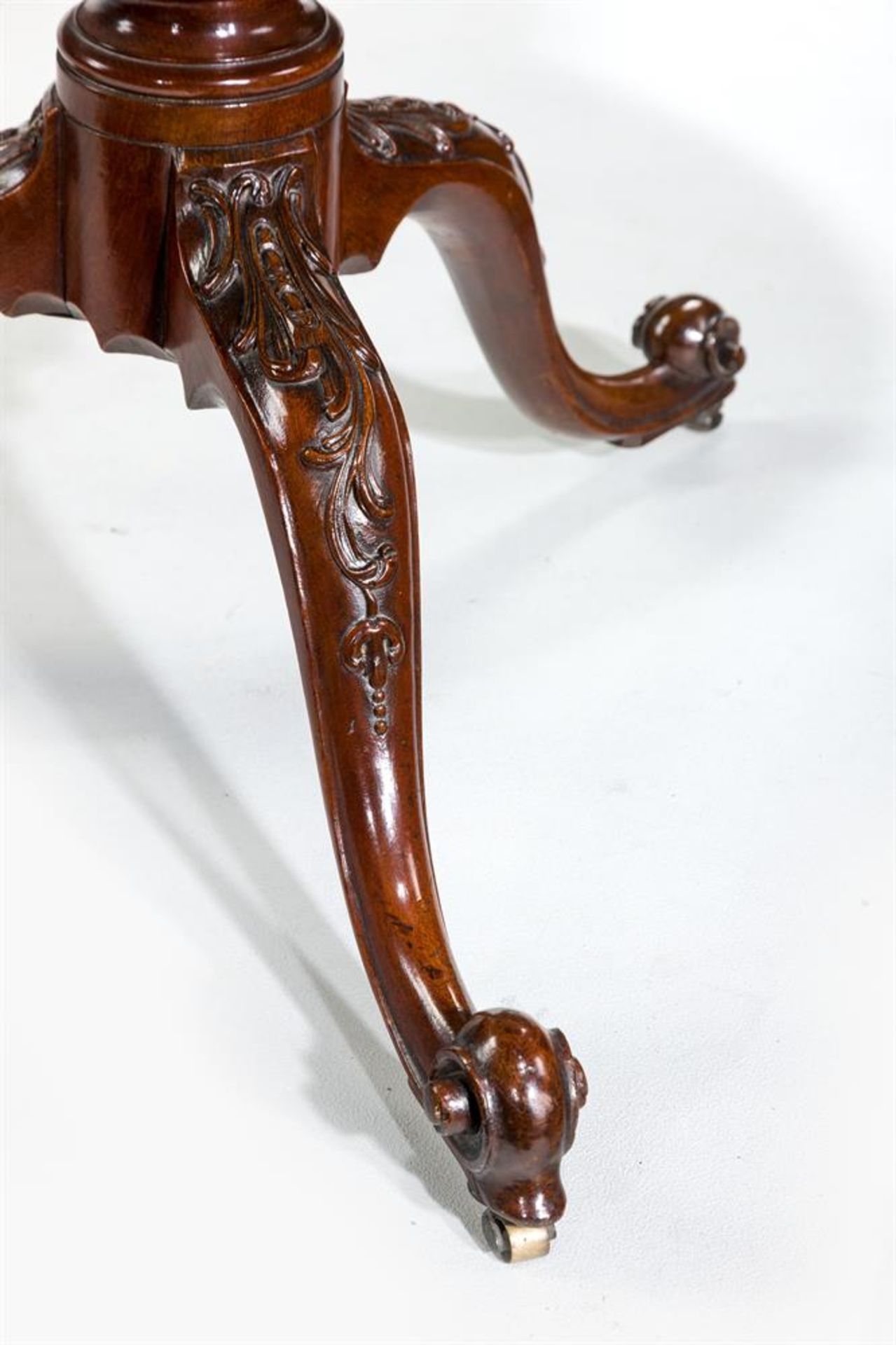 A GEORGE III MAHOGANY DUMB WAITER, SECOND HALF 18TH CENTURY - Image 3 of 3