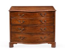 A GEORGE III MAHOGANY AND CROSSBANDED SERPENTINE FRONTED CHEST OF DRAWERS CIRCA 1780