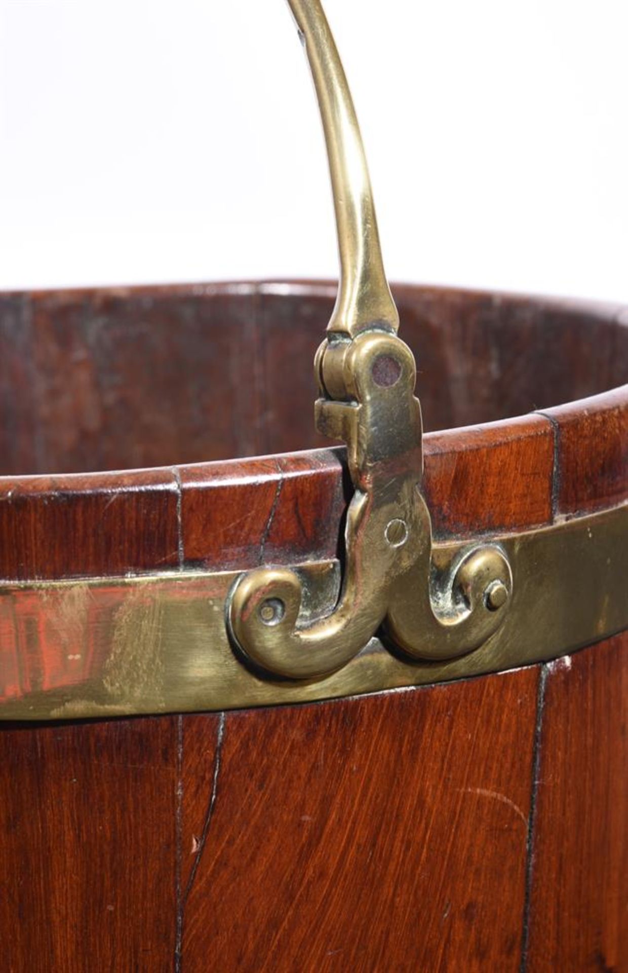 A GEORGE III MAHOGANY AND BRASS BOUND PLATE BUCKET, LATE 18TH CENTURY - Image 2 of 2