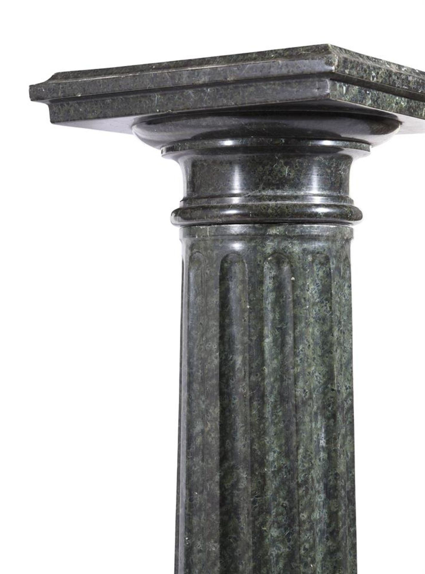 A GREEN MARBLE COLUMN, LATE 19TH CENTURY/EARLY 20TH CENTURY - Image 2 of 3