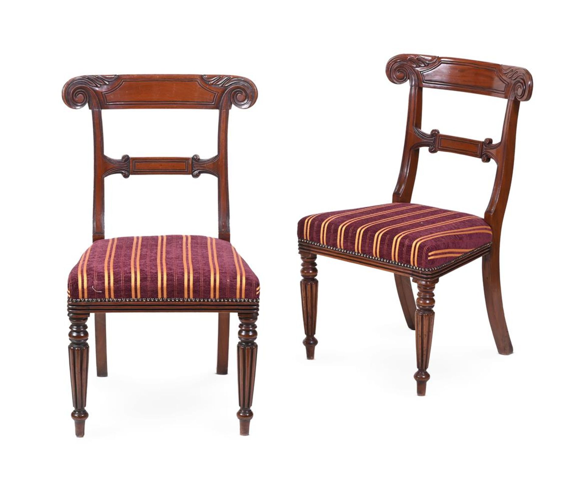 A SET OF TWENTY-TWO MAHOGANY AND UPHOLSTERED DINING CHAIRS 20TH CENTURY - Bild 4 aus 13