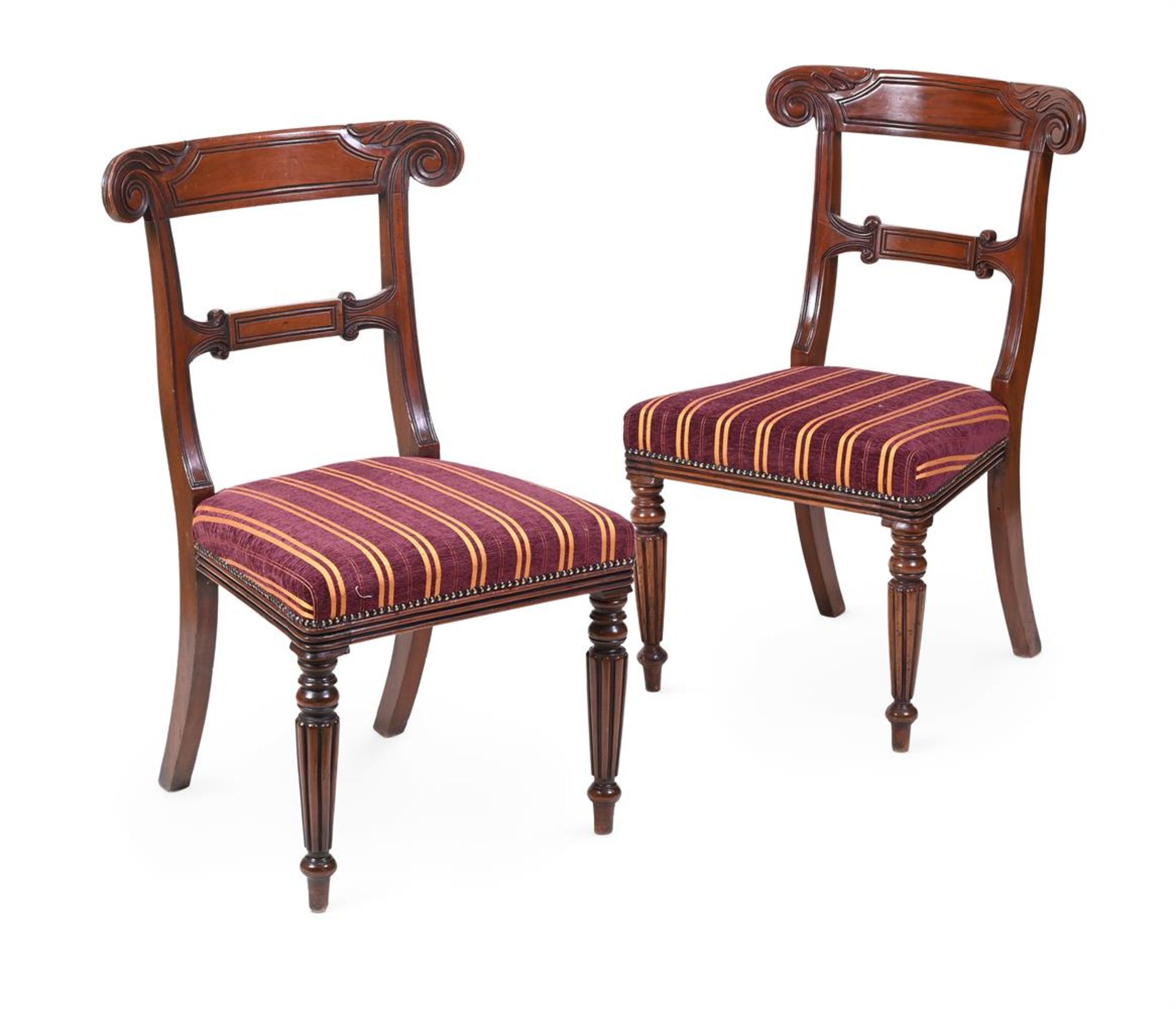 A SET OF TWENTY-TWO MAHOGANY AND UPHOLSTERED DINING CHAIRS 20TH CENTURY - Bild 6 aus 13