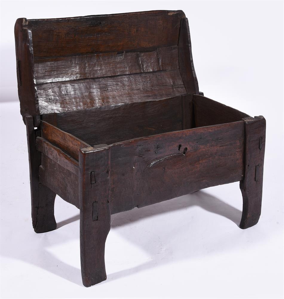 AN ENGLISH OAK CHEST, 17TH OR 18TH CENTURY - Image 2 of 2