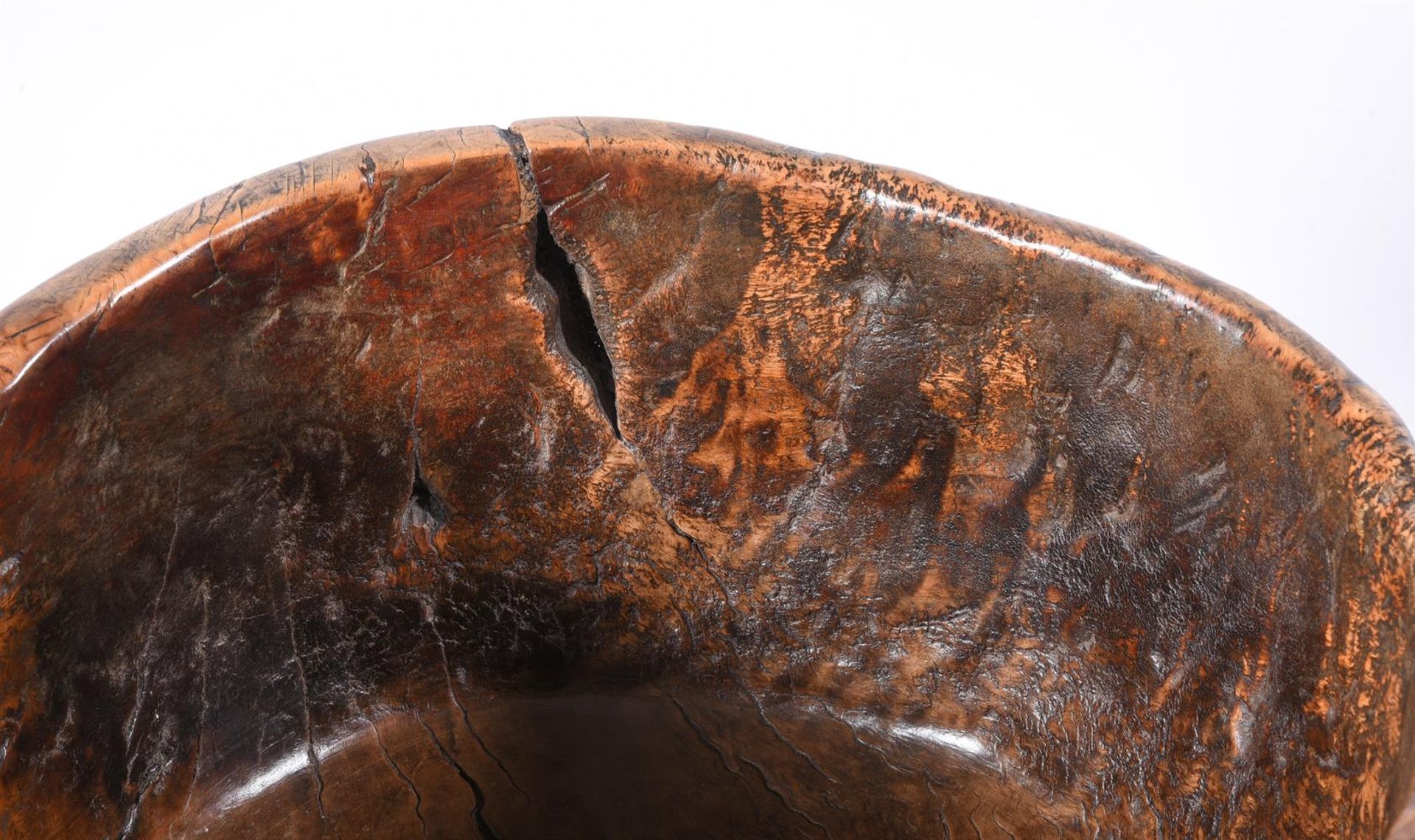 A CARVED WOOD, TWO HANDLED BOWL 17TH/ 18TH CENTURY - Image 2 of 5