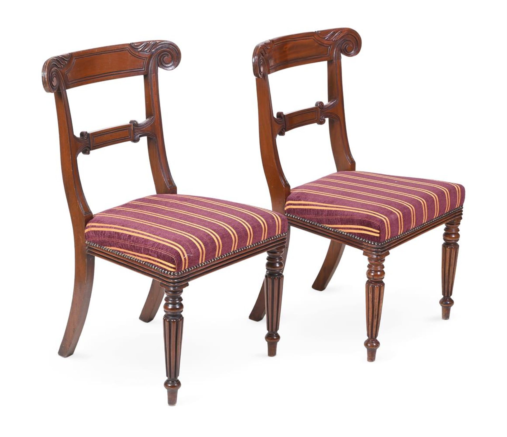 A SET OF TWENTY-TWO MAHOGANY AND UPHOLSTERED DINING CHAIRS 20TH CENTURY - Bild 2 aus 13