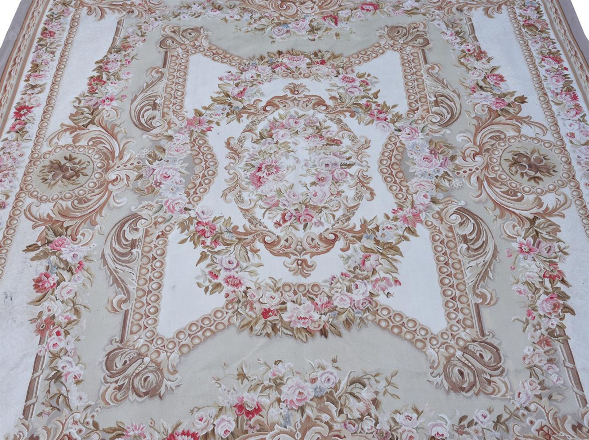 A FRENCH WOVEN CARPET IN AUBUSSON STYLE - Image 2 of 3