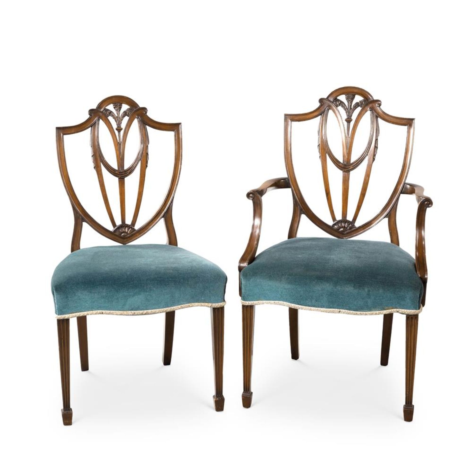A SET OF EIGHT MAHOGANY DINING CHAIRS IN THE MANNER OF HEPPLEWHITE, 20TH CENTURY - Bild 2 aus 6