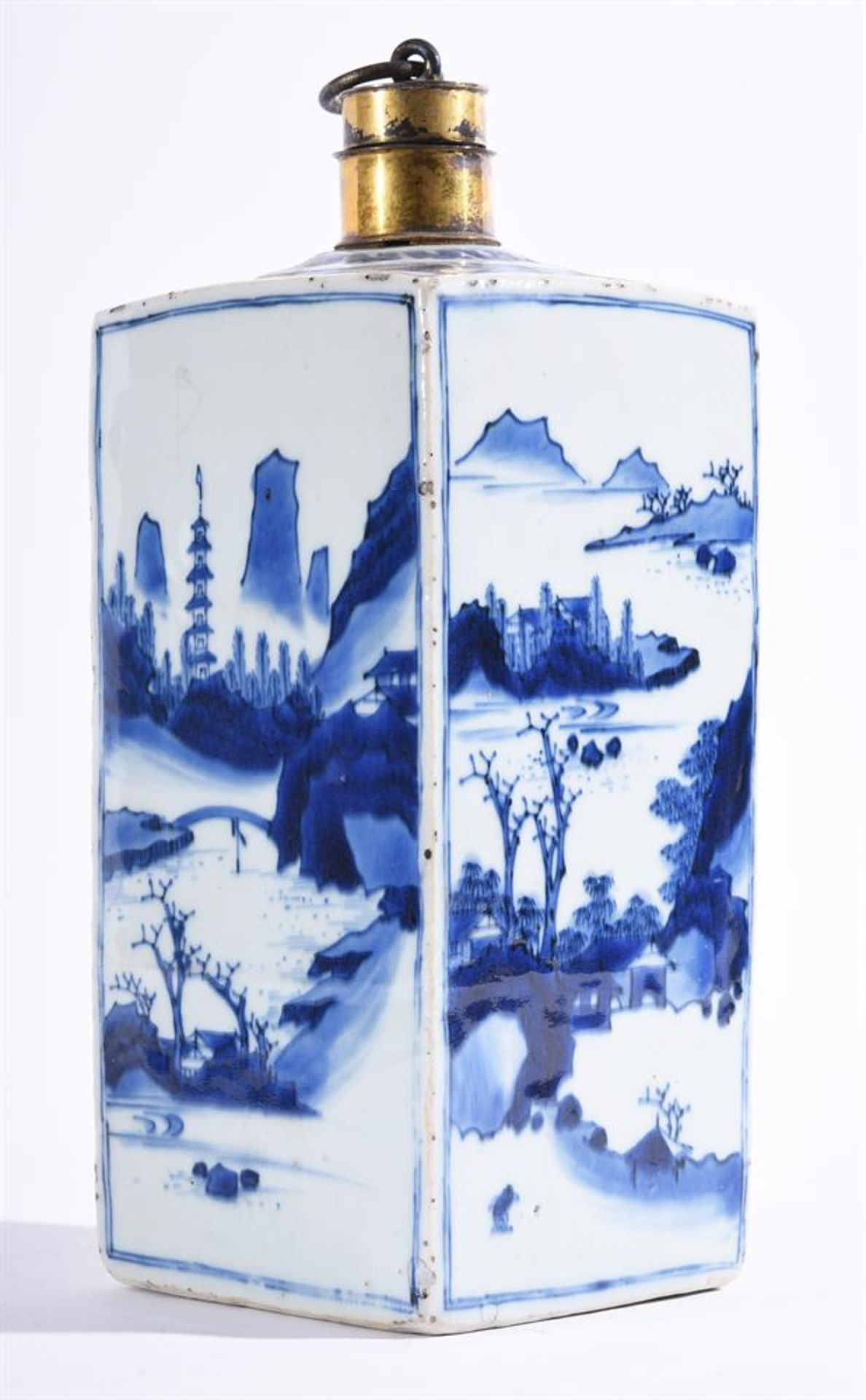 A CHINESE BLUE AND WHITE PORCELAIN SQUARE SECTION BOTTLE AND GILT METAL STOPPER WITH SCREW TOP - Image 2 of 4