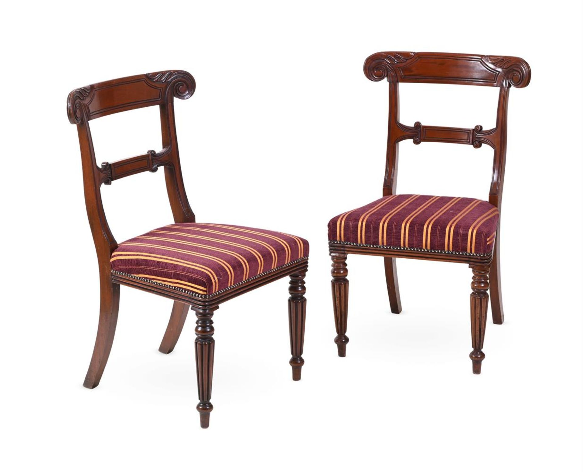 A SET OF TWENTY-TWO MAHOGANY AND UPHOLSTERED DINING CHAIRS 20TH CENTURY - Bild 11 aus 13