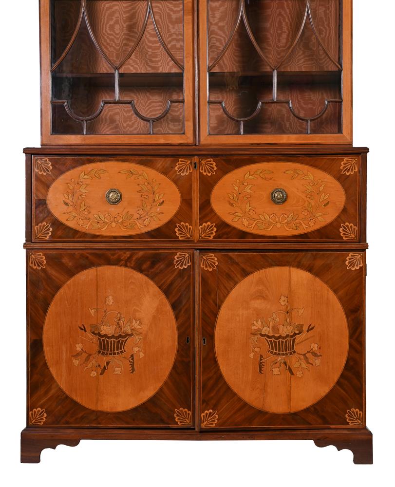 Y A GEORGE III MAHOGANY AND SATINWOOD BOOKCASE CIRCA 1800 - Image 4 of 5