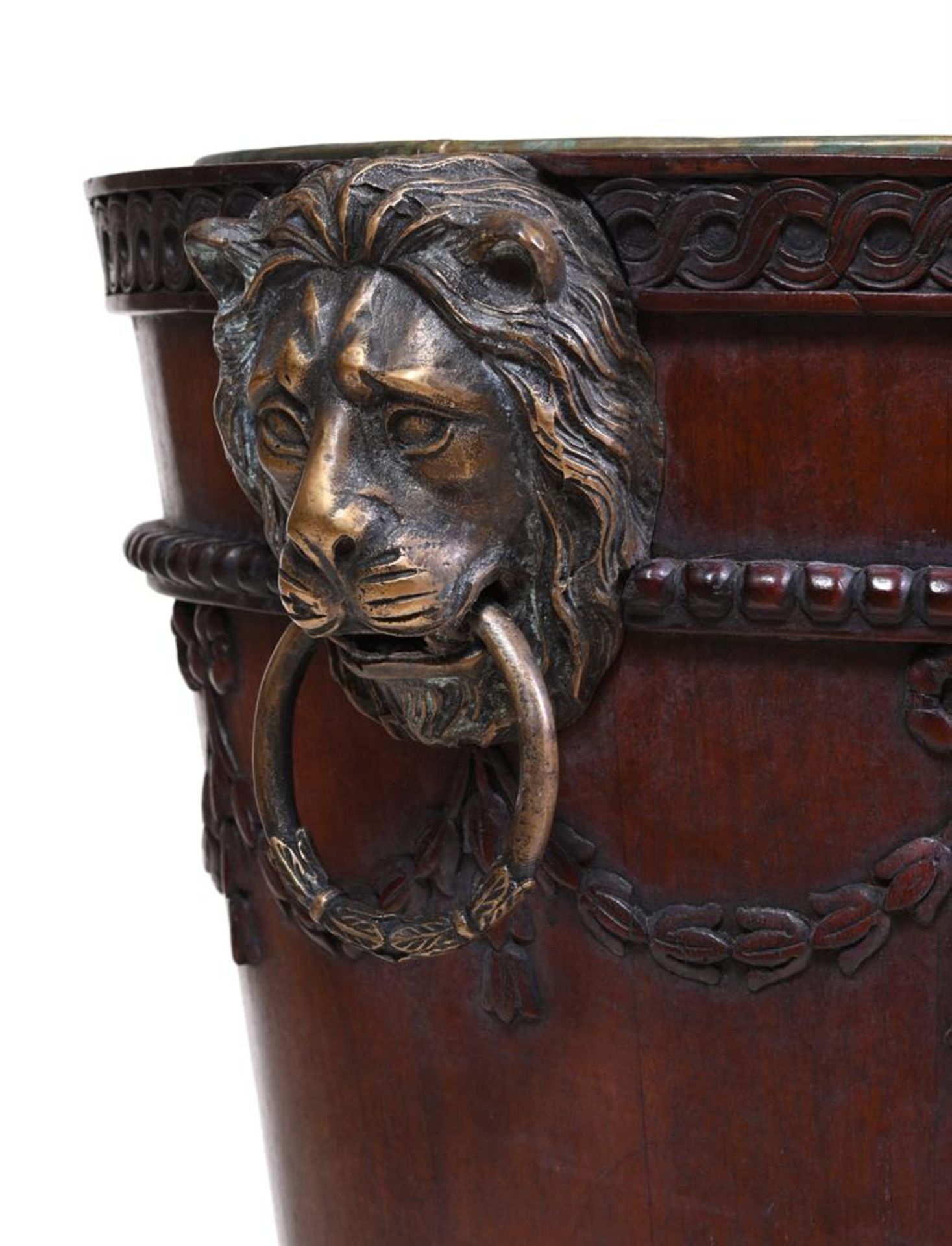 A PAIR OF MAHOGANY AND GILT METAL MOUNTED WINE COOLERS IN GEORGE III NEO-CLASSICAL TASTE - Bild 3 aus 3