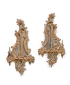 A PAIR OF CARVED GILTWOOD MIRRORS, IN GEORGE III STYLE, LATE 19TH/ 20TH CENTURY