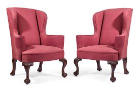 A PAIR OF WALNUT WING ARMCHAIRS, 20TH CENTURY, IN THE GEORGE II STYLE