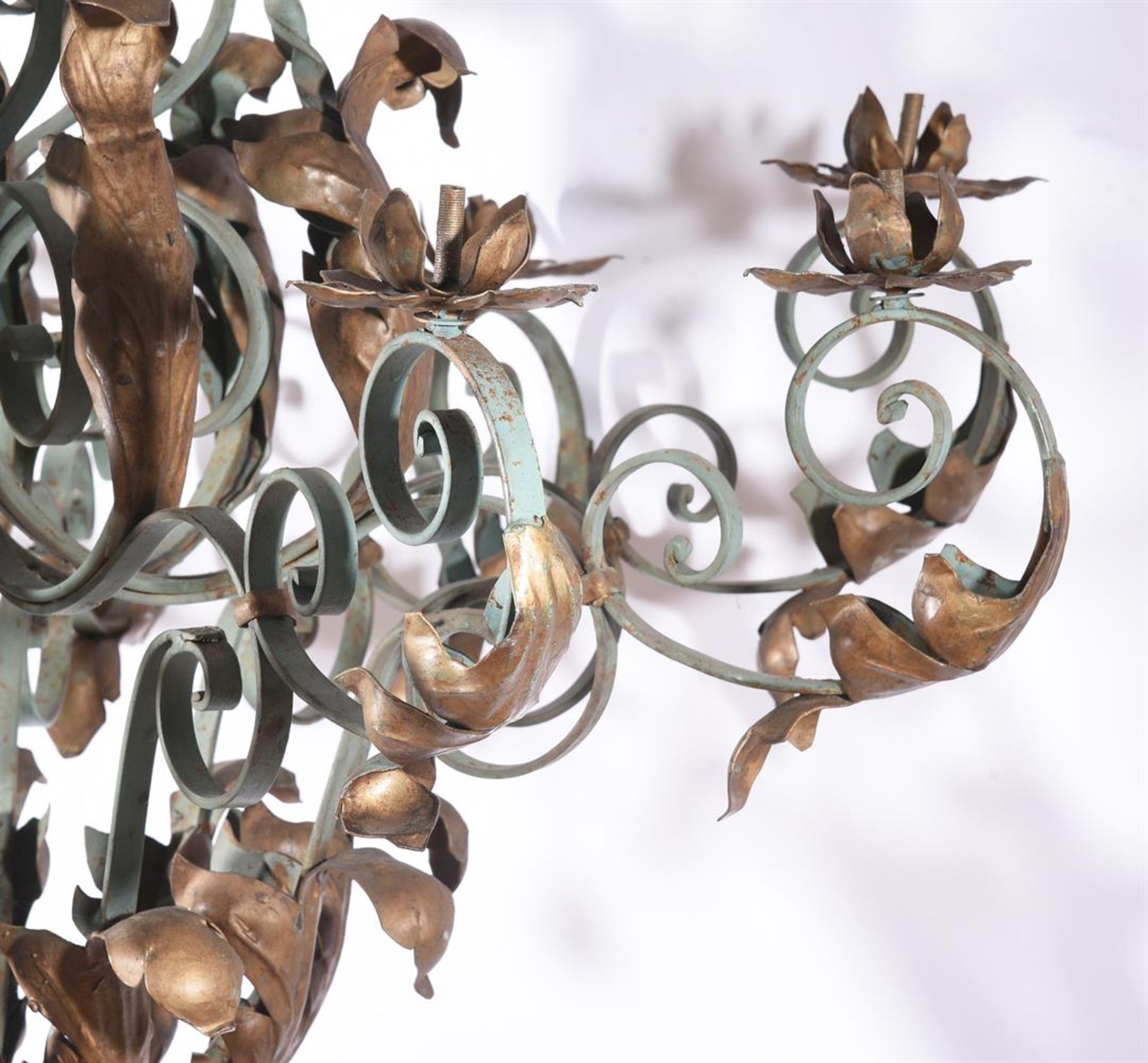 A WROUGHT IRON GREEN PAINTED AND GILT TEN BRANCH CHANDELIER, 20TH CENTURY - Image 2 of 4