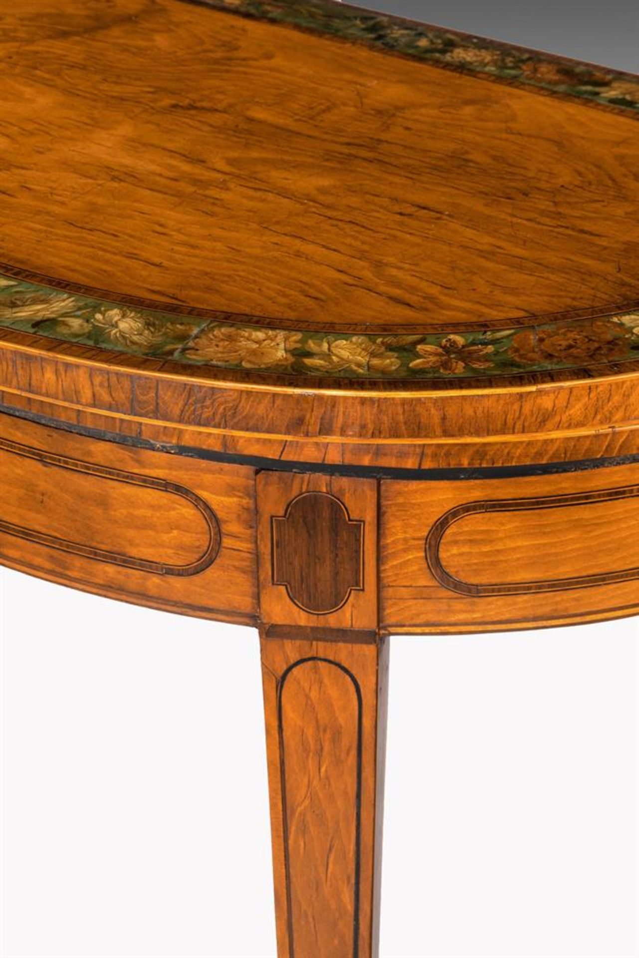 Y A GEORGE III SATINWOOD AND POLYCHROME PAINTED CARD TABLE, CIRCA 1790 - Bild 5 aus 5