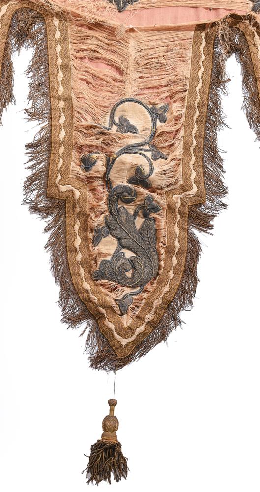 A SILK DAMASK AND METAL THREAD EMBROIDERED ECCLESIASTICAL PANEL WITH GILTWOOD CRESTMID 19TH CENTURY - Image 4 of 4