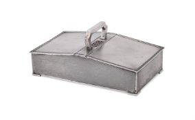 A SILVER TWIN ENDED FORM CIGARETTE BOX