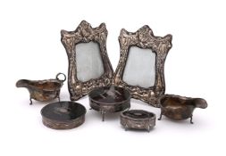 Y A COLLECTION OF SILVER AND SILVER MOUNTED ITEMS