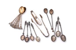 Y A COLLECTION OF SILVER ITEMS