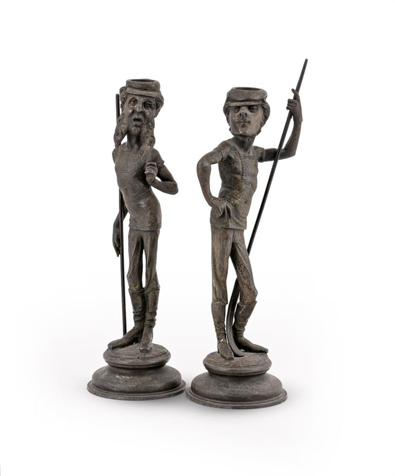 A PAIR OF SPELTER CANDLESTICKS - Bild 2 aus 3