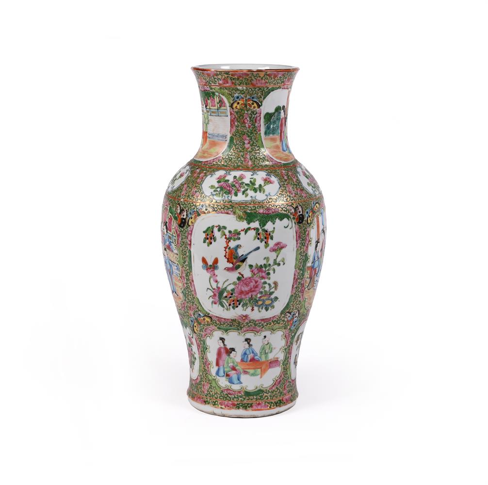 A CHINESE FAMILLE ROSE VASE - Image 3 of 3
