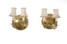 A PAIR OF GILT BRASS WALL LIGHTS IN 18TH CENTURY MANNER