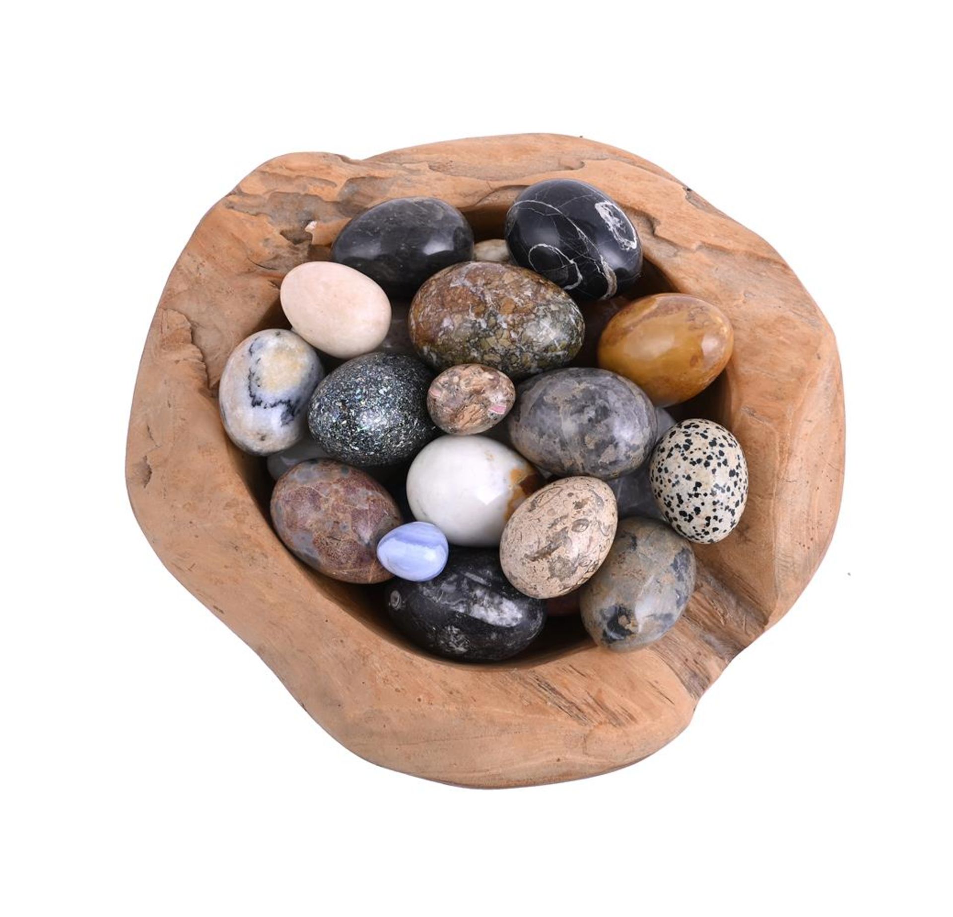 A COLLECTION OF APPROXIMATELY TWENTY THREE SPECIMEN STONE MODELS OF EGGS - Image 2 of 2