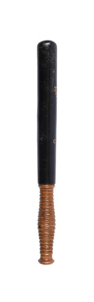 A VICTORIAN PAINTED WOOD SPECIAL CONSTABLE'S TRUNCHEON - Image 2 of 2