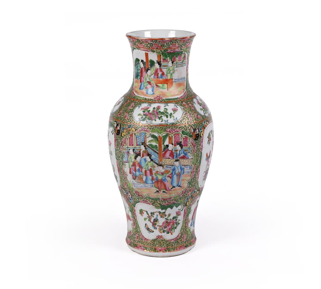 A CHINESE FAMILLE ROSE VASE - Image 2 of 3