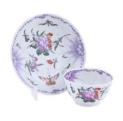 A WORCESTER PORCELAIN TEA BOWL AND SAUCER