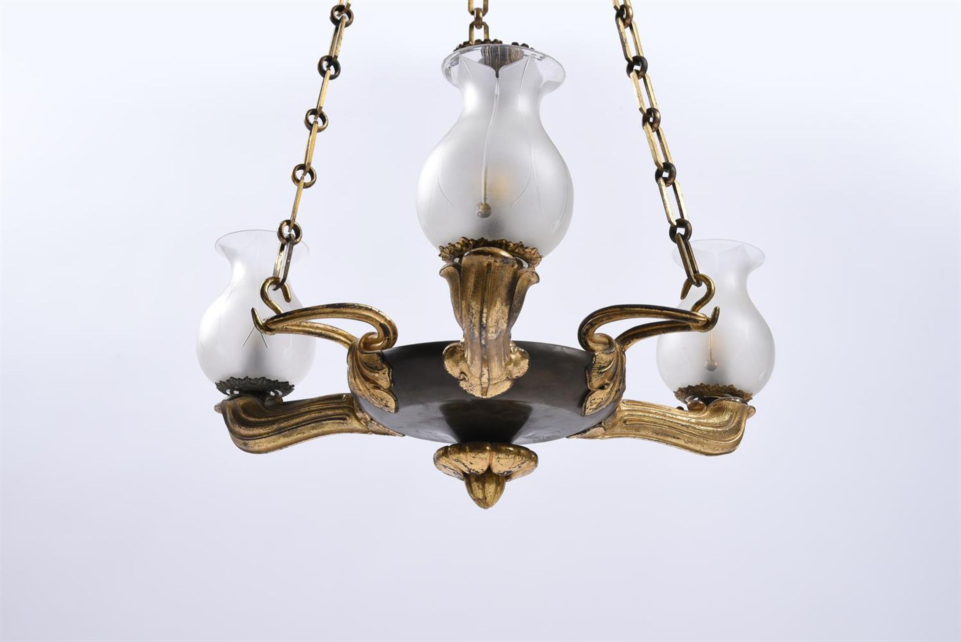 A GILT AND PATINATED METAL HANGING LIGHT IN REGENCY STYLE - Image 3 of 3