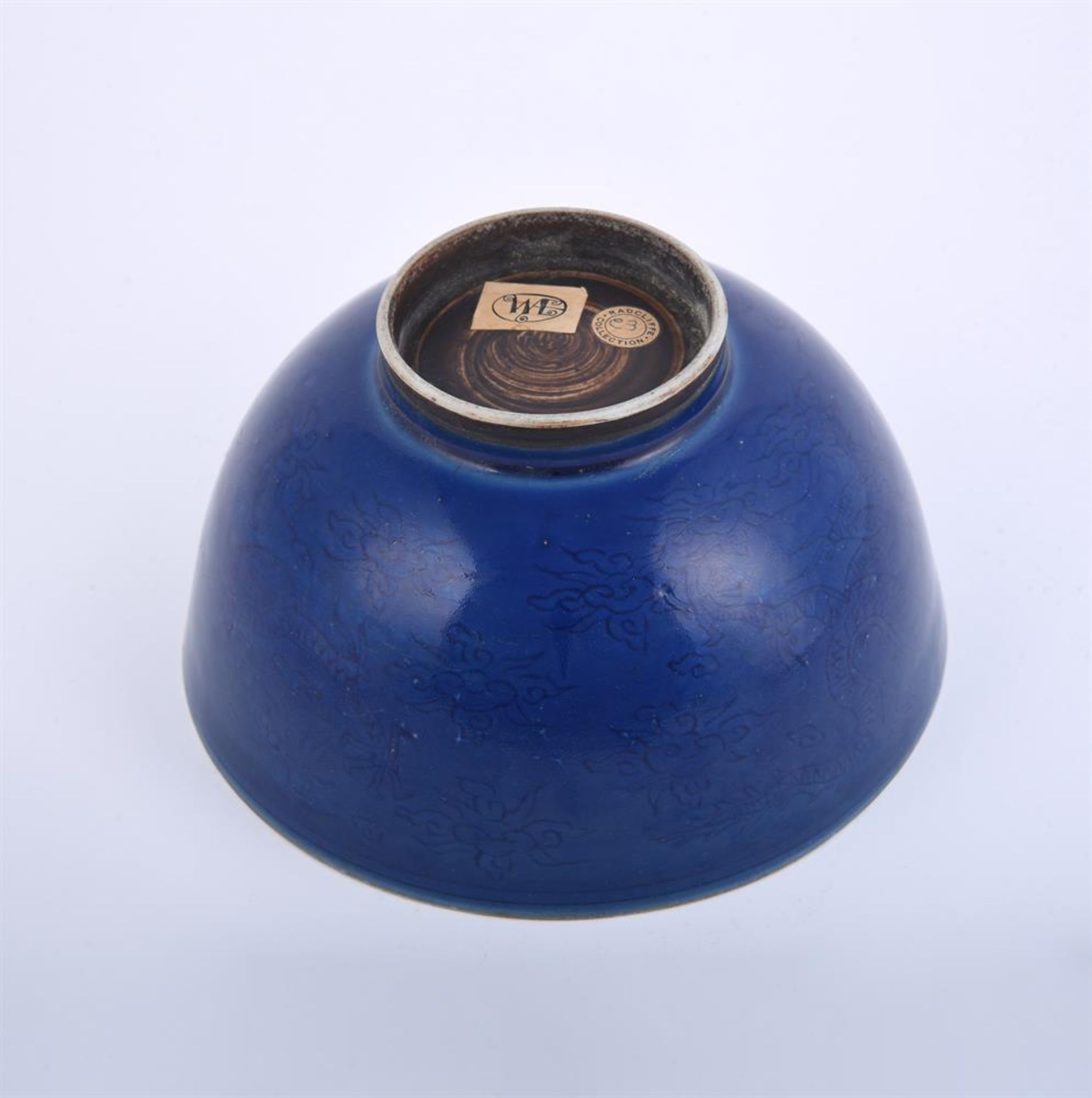 A Chinese blue-glazed 'dragon' bowl - Bild 4 aus 8