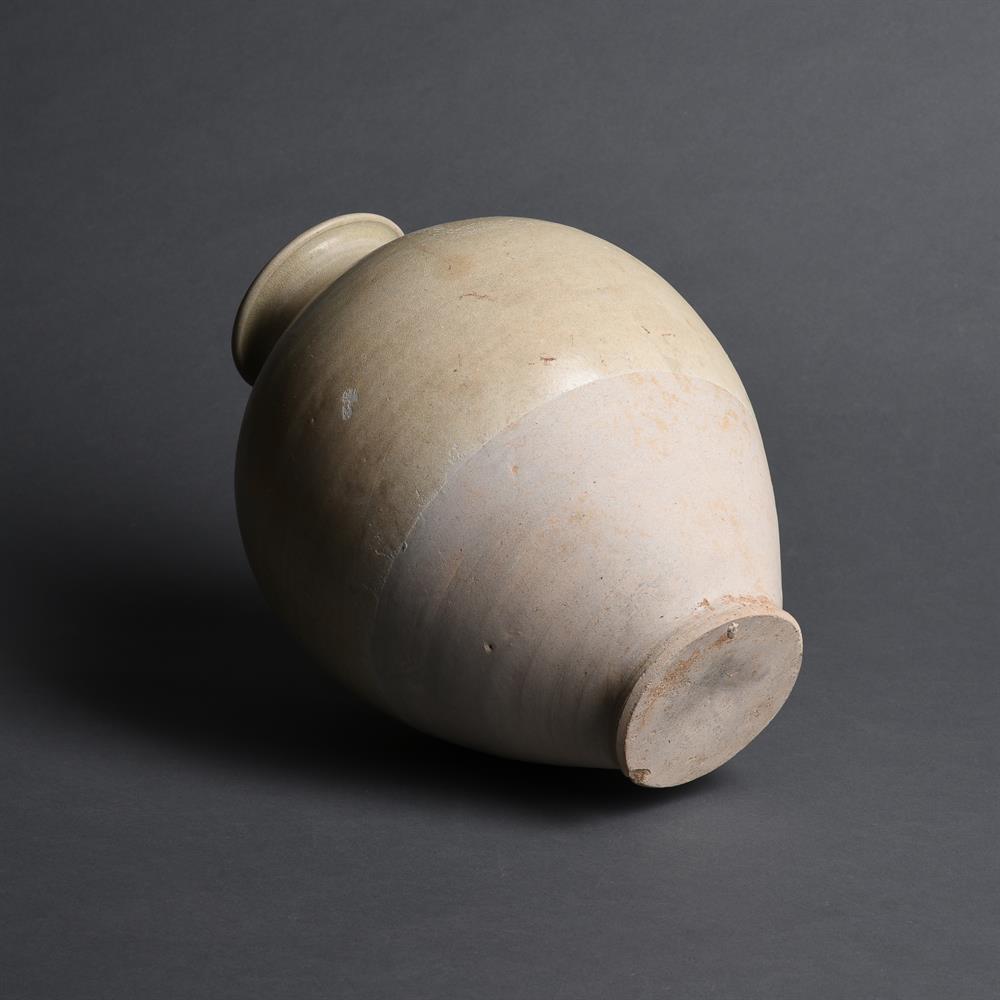 A Chinese straw-glazed stoneware vase - Image 4 of 4