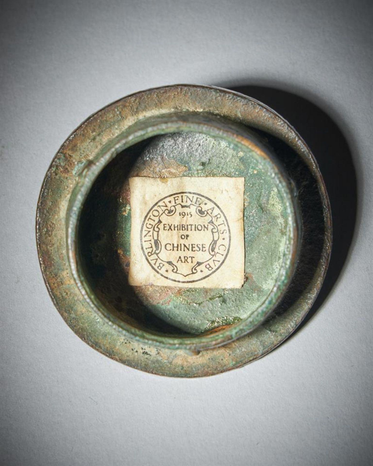 A Chinese bronze ritual wine flask and cover - Image 5 of 19
