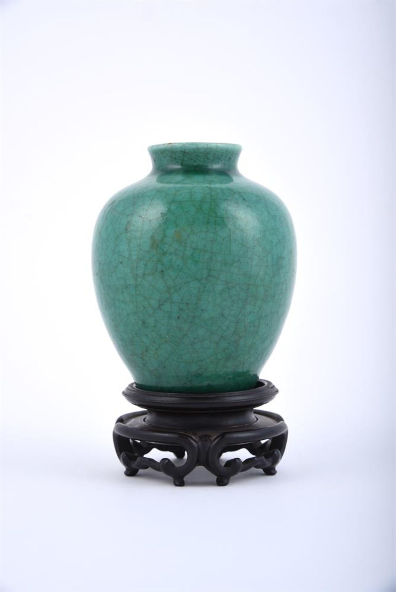 A Chinese green-glazed vase - Image 2 of 8