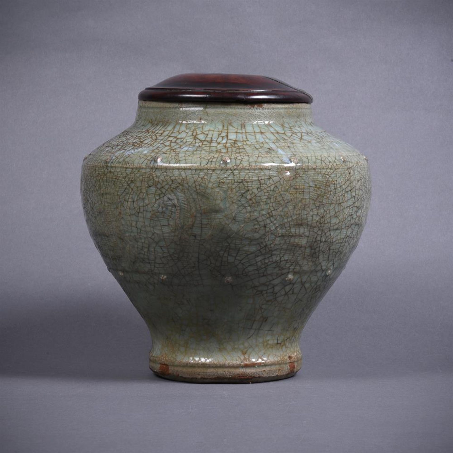An attractive Korean stoneware crackle-glazed jar - Bild 2 aus 6