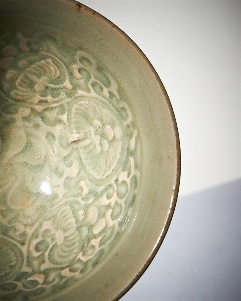 A small Chinese 'Yaozhou' celadon glazed 'chrysanthemum' bowl - Image 6 of 15