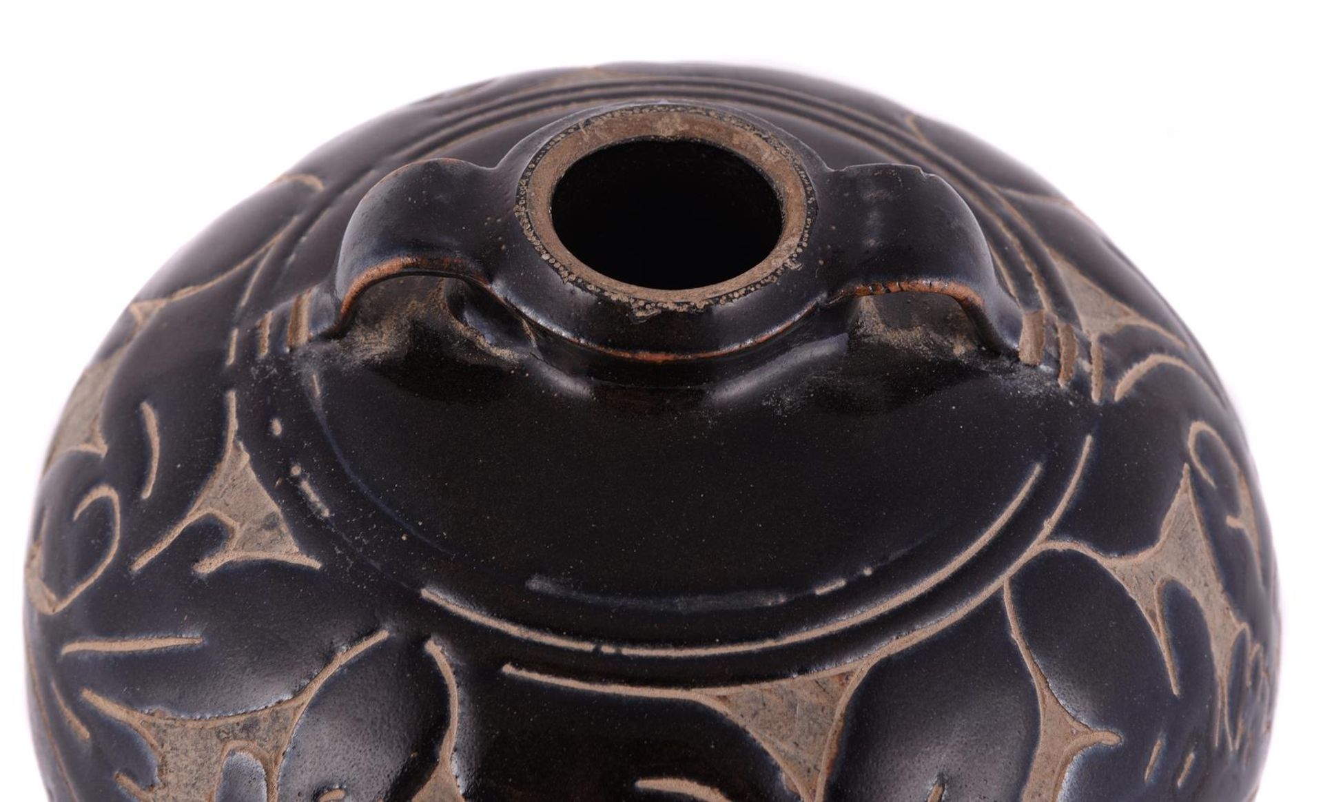 A Chinese Cizhou pottery sgraffito vase - Image 11 of 19