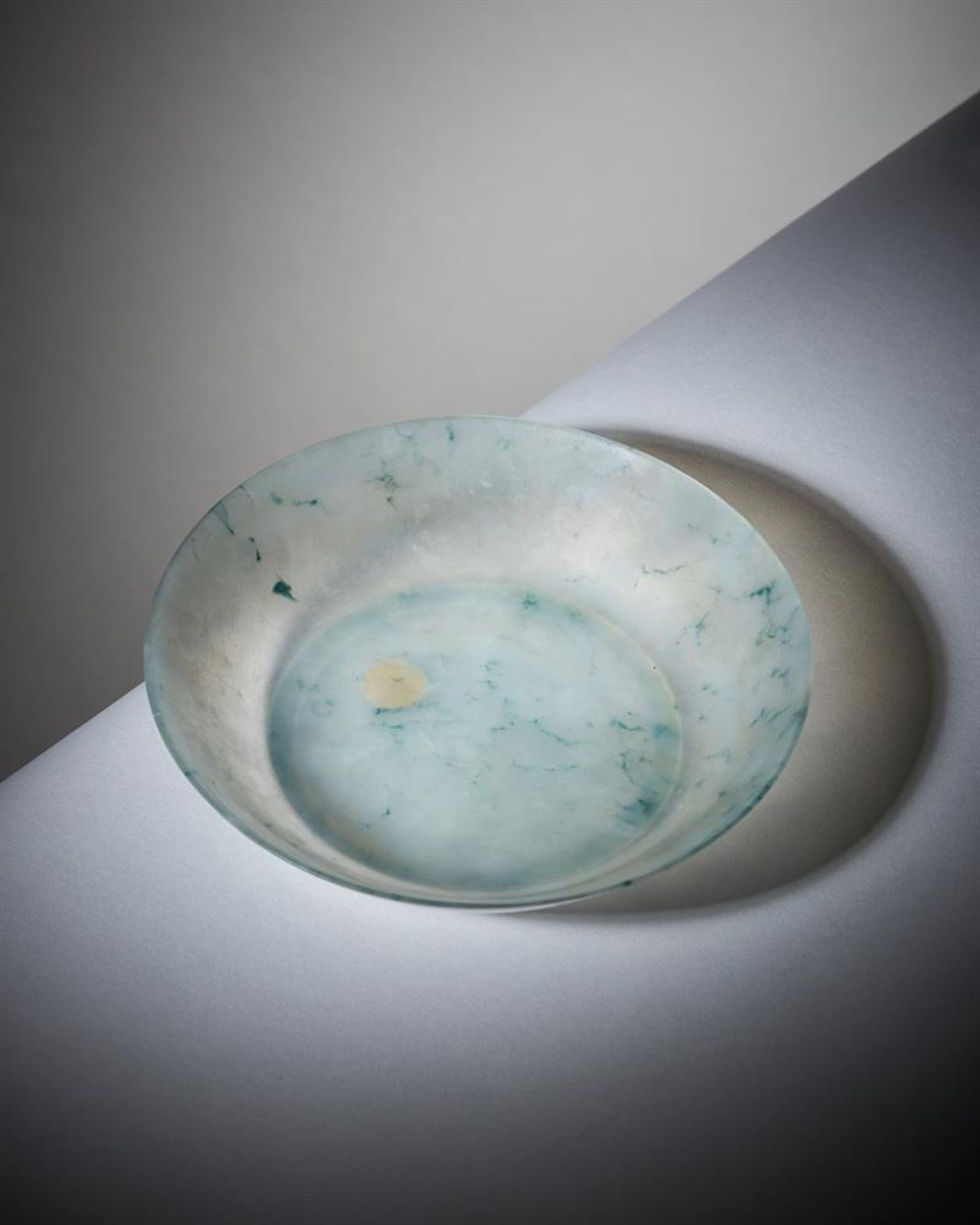 A good Chinese translucent jadeite dish - Bild 2 aus 9