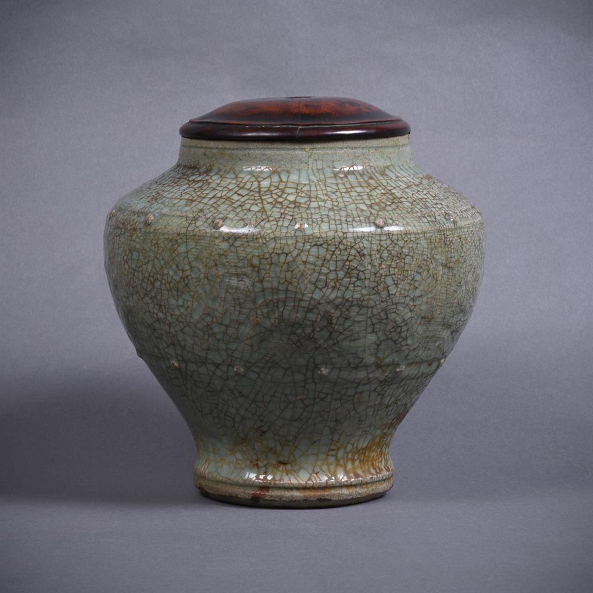 An attractive Korean stoneware crackle-glazed jar - Bild 3 aus 6